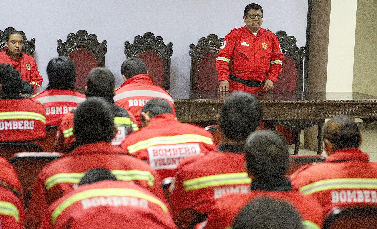 Asignan nuevo jefe a la Compañía de Bomberos N° 39 de Cusco (FOTOS)
