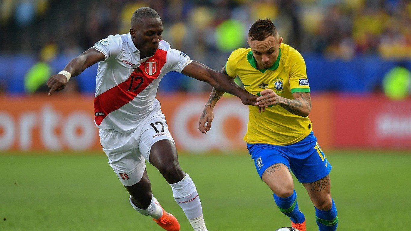 Luis Advíncula recordó el enfrentamiento con Everton en la Copa América.