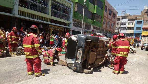 Chiclayo: Capacitan a bomberos en técnicas de rescate vehicular