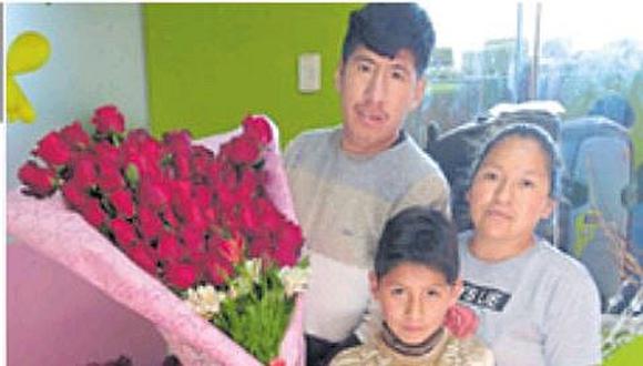 Huancayo: Futbolista opta por la venta de flores ante inactividad en Copa Perú