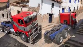 Optimus Prime no puede con cuesta empinada de Cusco y se vuelve viral (VIDEO)