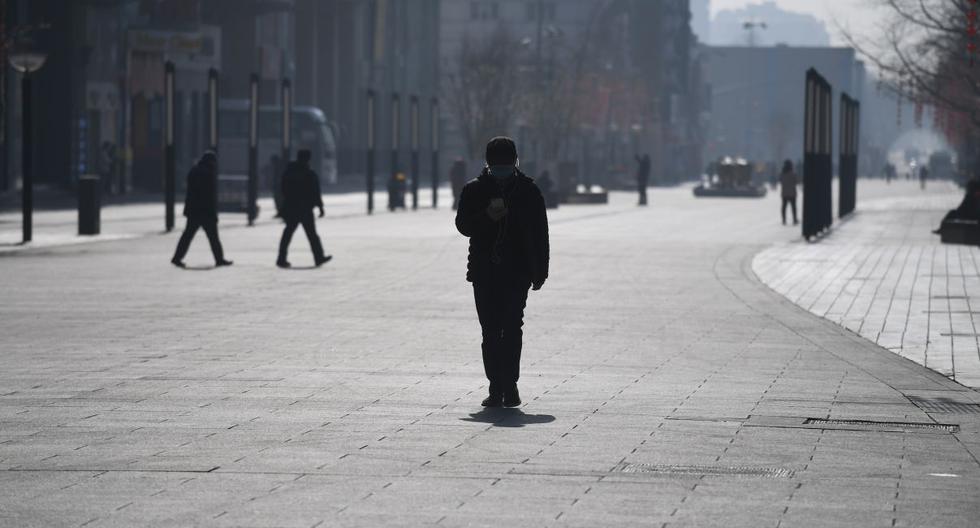 Muchas empresas de China se han visto paralizadas tras la medida del gobierno porque nadie salga de su casa. (AFP).