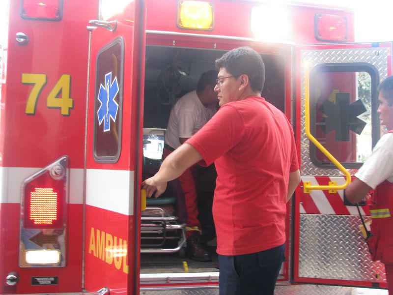 Un escolar herido en choque de taxi y combi de servicio público