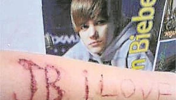 Se cortan brazos por Justin Bieber