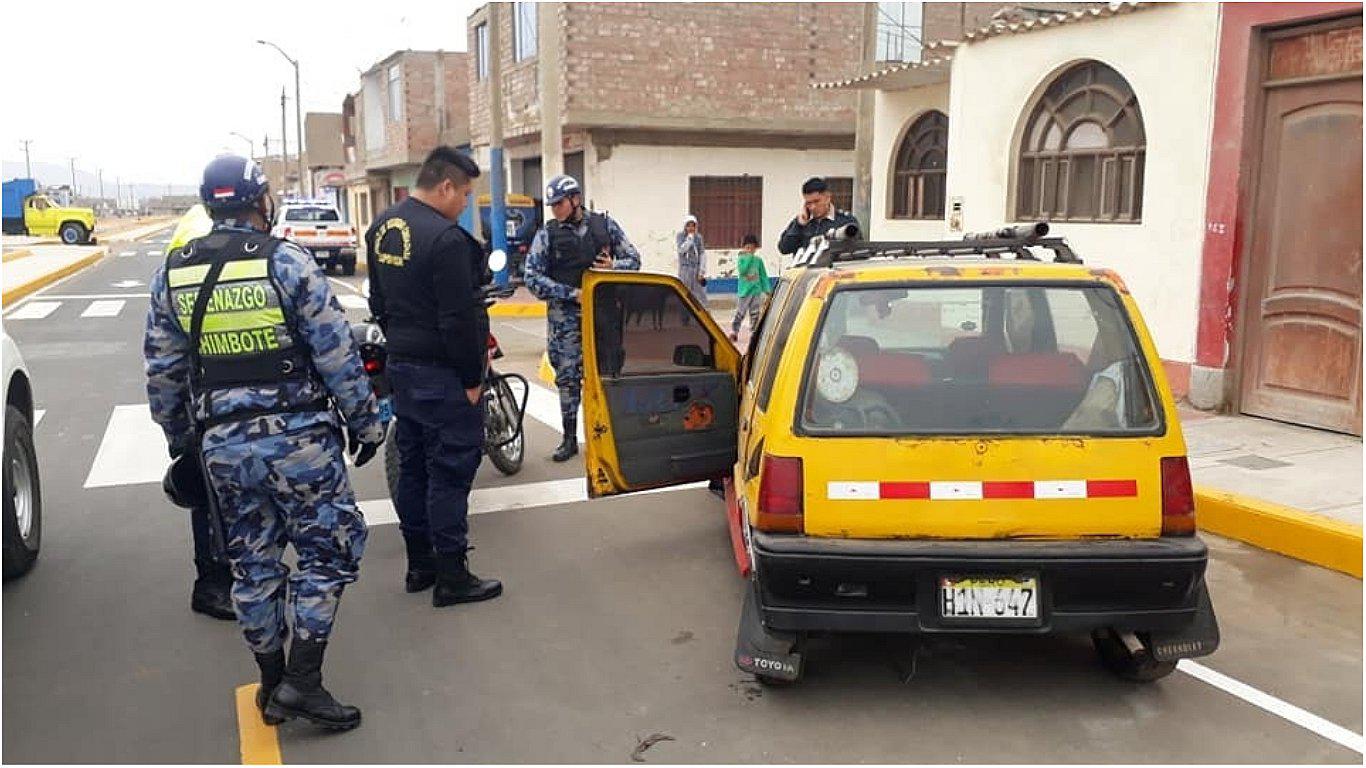 Hallan vehículo abandonado y desmantelado 