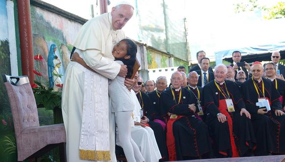 El Papa Francisco escuchó testimonios de niños  víctimas de violencia