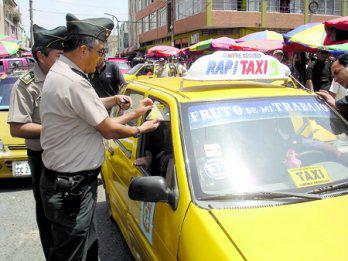 Retiran stickers de extorsionadores