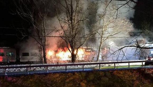 Nueva York: ​Seis muertos tras choque de tren suburbano con un vehículo