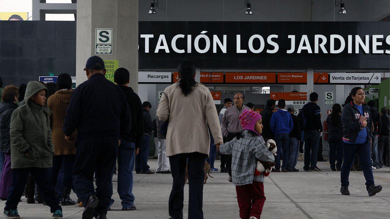 Metro de Lima: niño quedó atrapado en escaleras eléctricas (VIDEO)