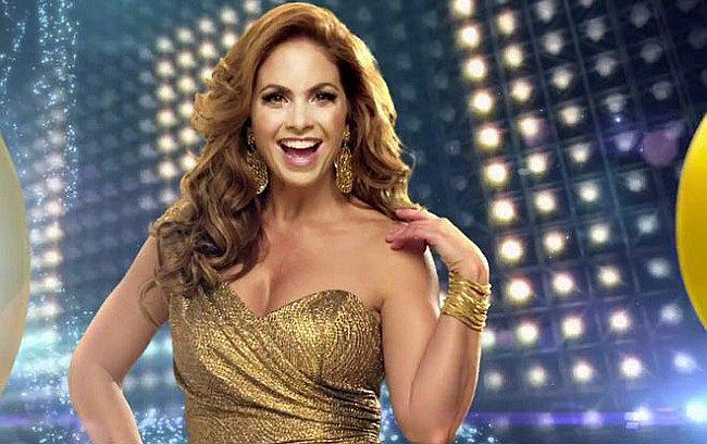 ​Lucero no se preocupa por el paso del tiempo y luce regia a su 47 años