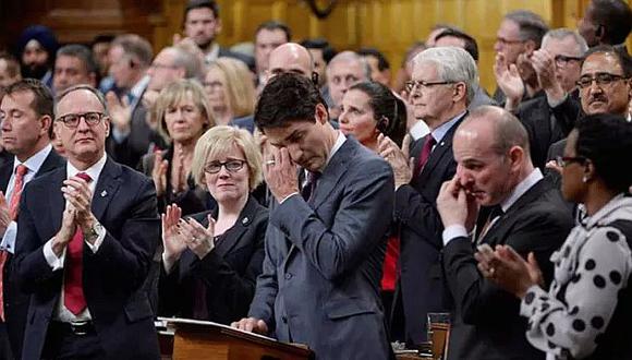 Justin Trudeau rompe en llanto al pedir perdón por persecución a homosexuales en Canadá
