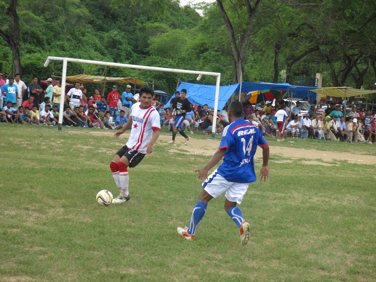 Tumbes:  Eduardo Ávalos enfrenta a Sport Plateros en el estadio 24 de Junio