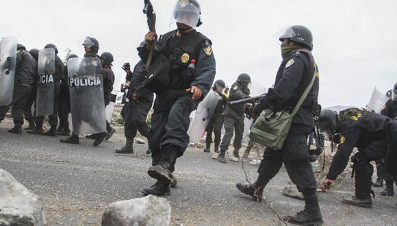 Policías retroceden ante protesta de pobladores en Cocachacra