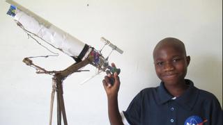 “Podía tocar la Luna con la mano”: niño senegalés construye telescopio con latas y alambre