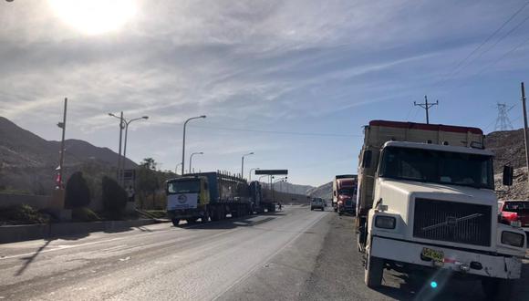 Tránsito es libre en el km. 48 de Arequipa en el segundo día de protesta de transportistas