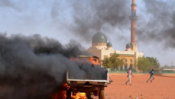 Charlie Hebdo: protestas contra la portada del semanario dejan 10 muertos en Nigeria