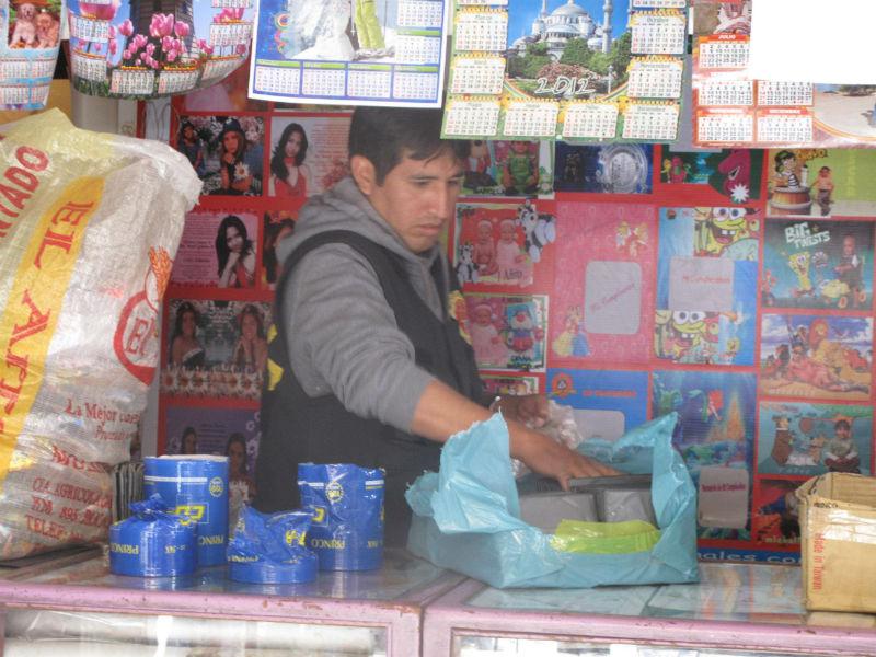 Hallan 30 mil CDs "pirata" en local de imprenta