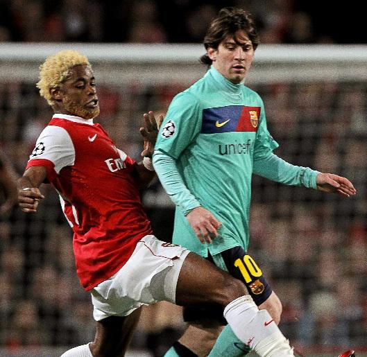 Alex Song firma por el Barcelona