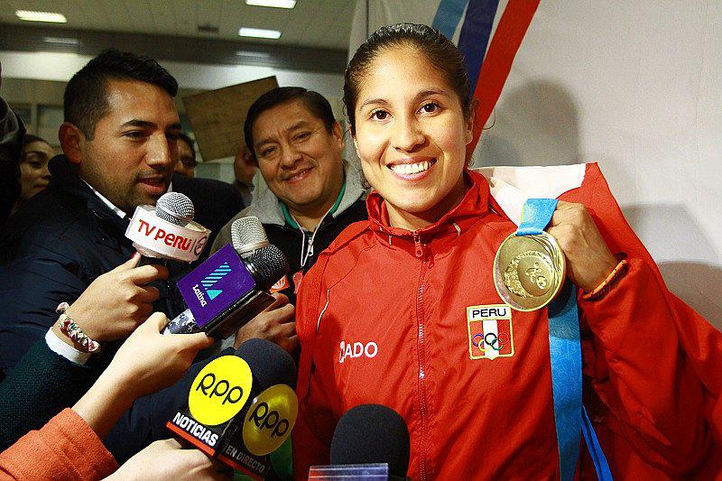 Alexandra Grande logra oro en Austria