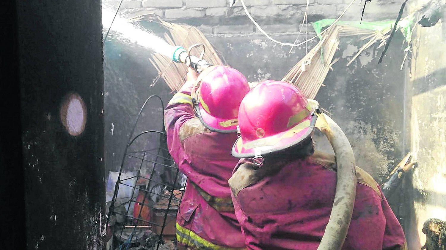 Bomberos atendieron incendios y accidentes durante el año nuevo