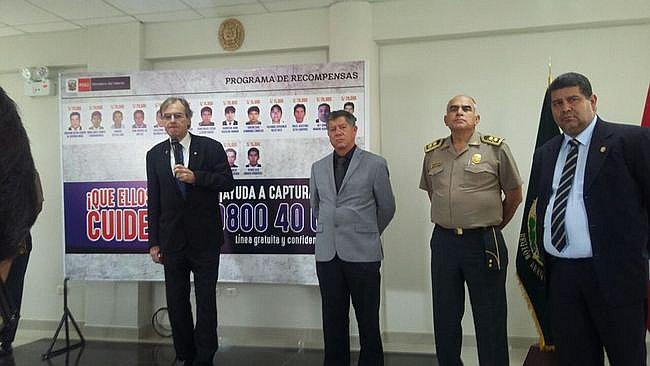 Ministro del Interior llama "muñequitos" a policías