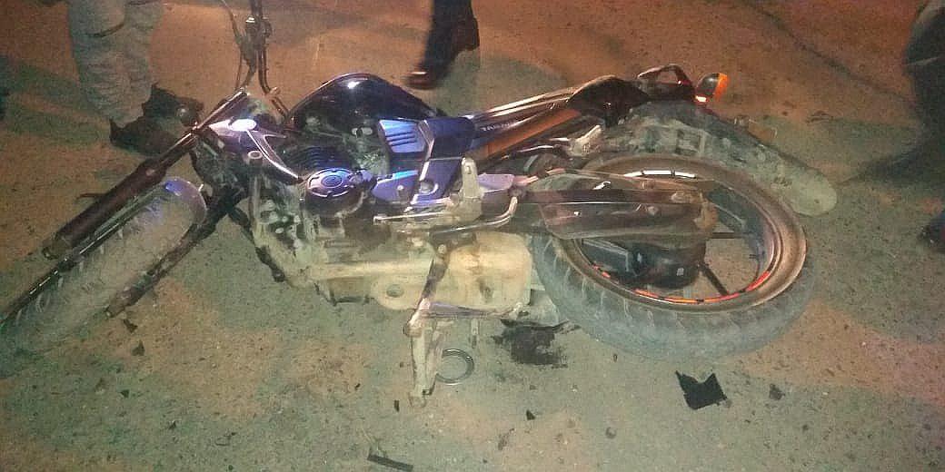Vecinos de la urbanización El Bosque destrozan motocicleta usada por ladrones 
