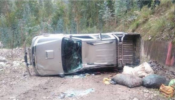 Tres muertos y cinco heridos en despiste de camioneta en Áncash