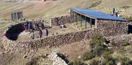 Entregan cobertizos a criadores de alpaca y ovino