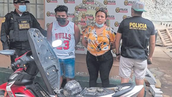 Enrique Josué Díaz Paiva y Karen Jasmín Valdiviezo Infante llevaban la marihuana escondida en la moto.