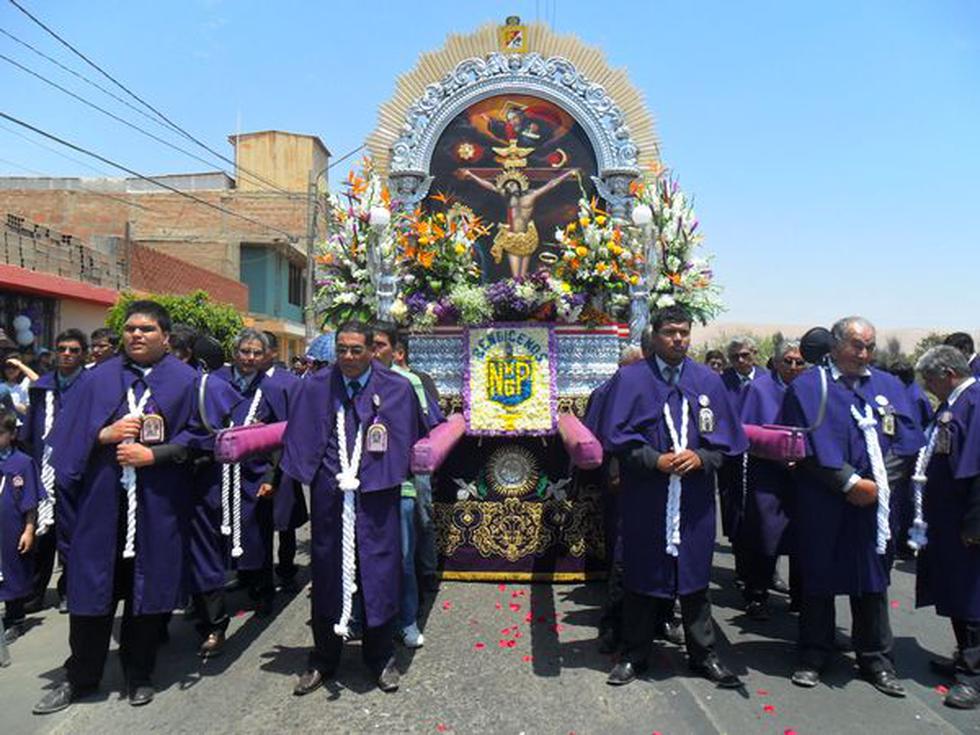 Iquiqueños llegan para elevar plegarias al Cristo Moreno