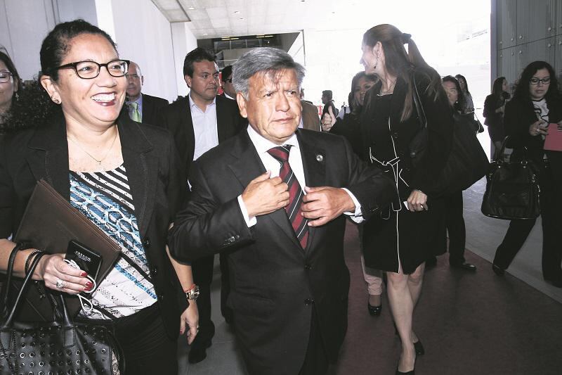 César Acuña ante la Fiscalía de Lavado de Activos 