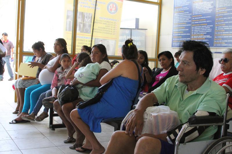 Pacientes quedan abandonados tras paro médico