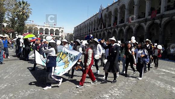 ​Alumnos de Arequipa salen a marchar en apoyo de profesores en huelga (VIDEO)