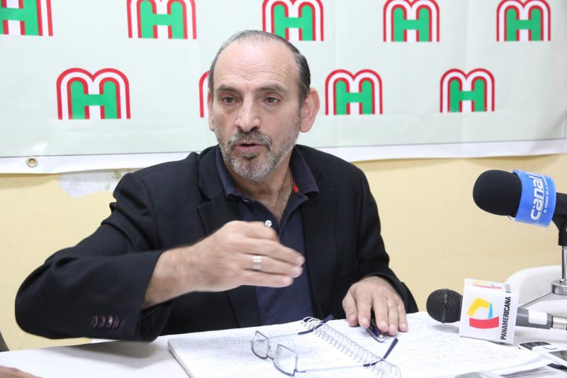 Simon y Velásquez evitan críticas a primo de Nadine