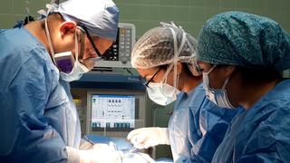Médicos operan con éxito a niño de 2 años que tenía una aguja incrustada en el intestino
