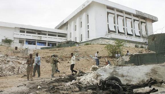 Radicales atacan el parlamento de Somalia y matan a 15 personas