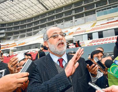 Presidente del Congreso se reunió con padre de Walter Oyarce