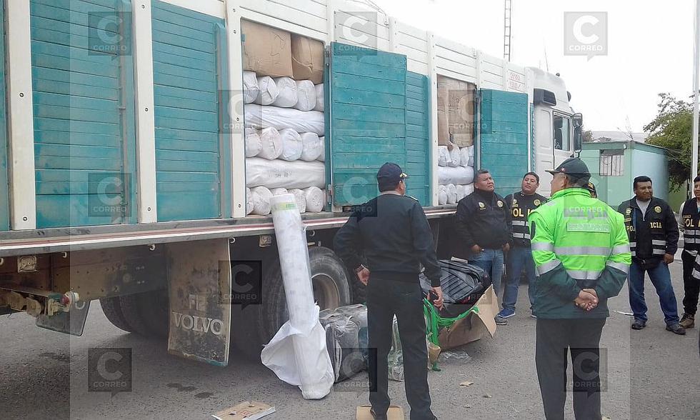 Intervienen tres vehículos bolivianos repletos de mercancía ilegal en serranía de Tacna