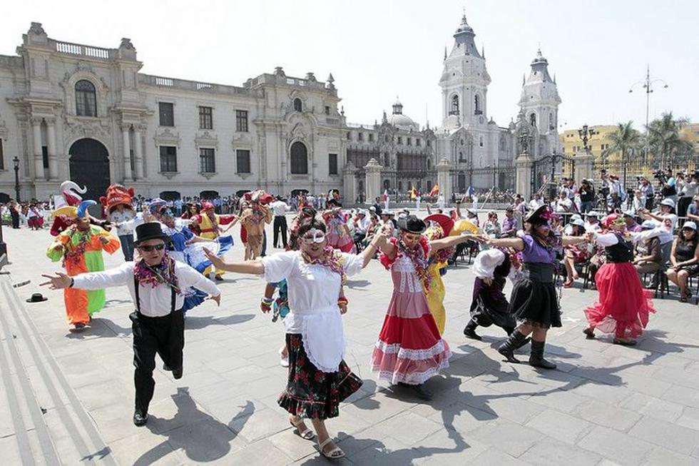 Difunden carnavales de Tacna en Palacio de Gobierno
