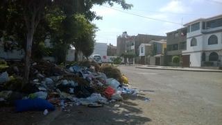Trujillo: Enorme montículo de basura se aprecia cerca de empresa de regidora