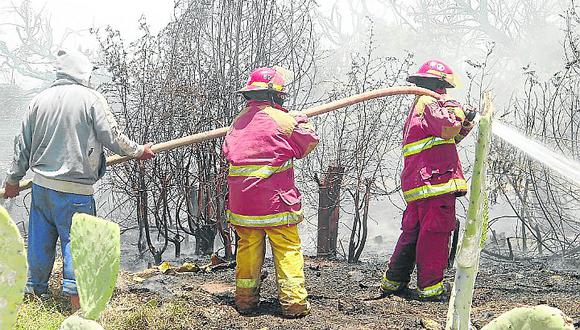 Incendio forestal arrasa los acueductos de Achaco