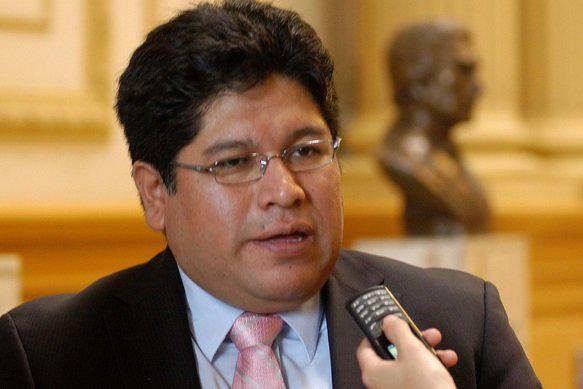 ​"Salida de Daniel Mora no obedece a presiones", aclara vocero de Perú Posible