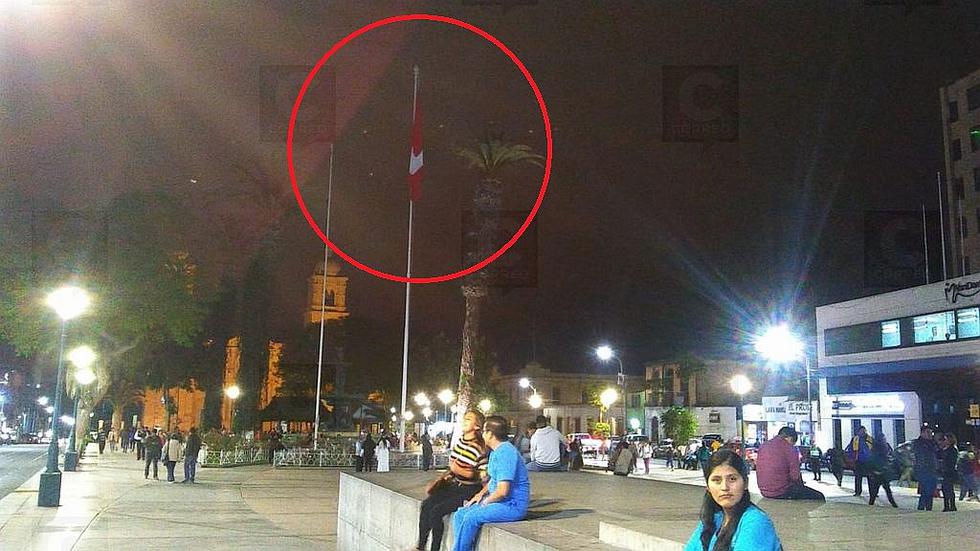 Autoridades olvidaron bajar la bandera del Perú en el centro cívico