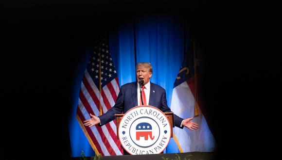 El expresidente de EE. UU. y aspirante a presidente para 2024, Donald Trump, habla en la Convención del Partido Republicano de Carolina del Norte en Greensboro, Carolina del Norte, el 10 de junio de 2023. (Foto de ALLISON JOYCE / AFP)