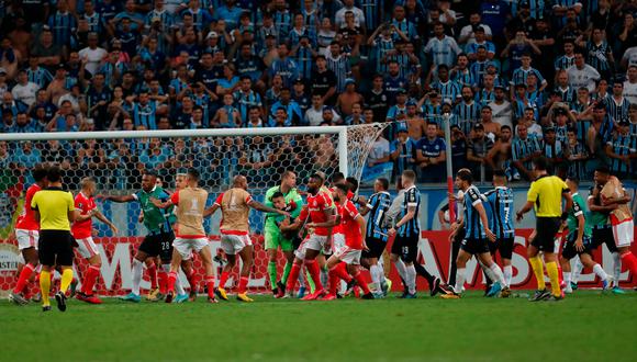 Jugadores de Gremio e Inter de Porto Alegre protagonizaron pelea en la Copa Libertadores (Foto: EFE)
