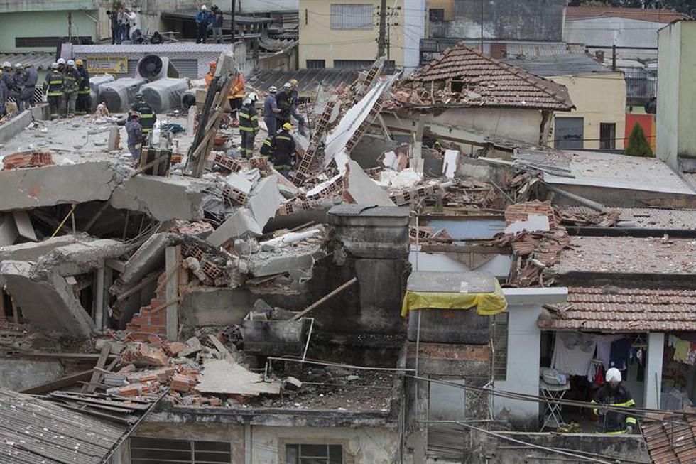 Brasil: Sube a siete el número de muertos tras hundirse edificio (Fotos)