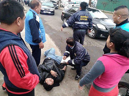 Motociclista resulta herido tras violento choque 