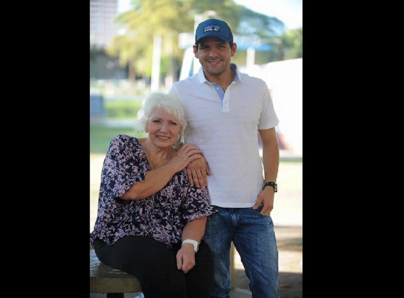 Un argentino y una inglesa unen a nado las Islas Malvinas en desafío "por la paz"