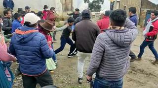 Ayacucho: Pobladores de Pucacolpa casi linchan al alcalde, pero protesta terminó en batalla campal