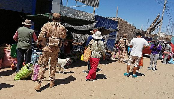 Policía y Ejército intervienen a comerciantes por incumplir cuarentena en Majes